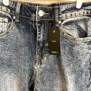 Narrow Hip, Slim Legs Mid Rise Jeans Size 29 NWT